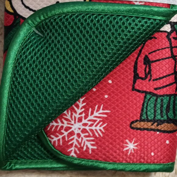 NWT ~ 2 Pack of Peanuts Snoopy & Friends Holiday Microfiber Dish Drying Mats - Picture 6 of 7